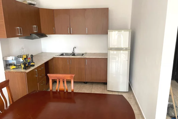 Shtepi me qera Apartament ne Tirane, 2+1, Mobilimi Pjeserisht e mobiluar, Pagesa 40,000  Leke.