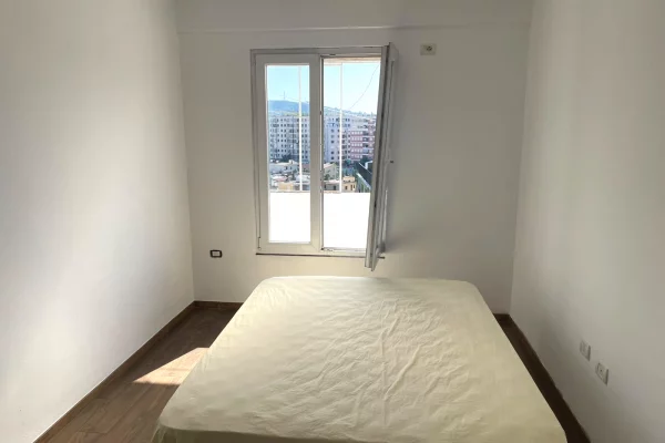 Shtepi me qera Apartament ne Tirane, 2+1, Mobilimi Pjeserisht e mobiluar, Pagesa 40,000  Leke.
