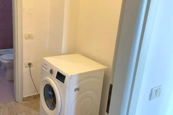 Shtepi me qera Apartament ne Tirane, 2+1, Mobilimi Pjeserisht e mobiluar, Pagesa 40,000  Leke.