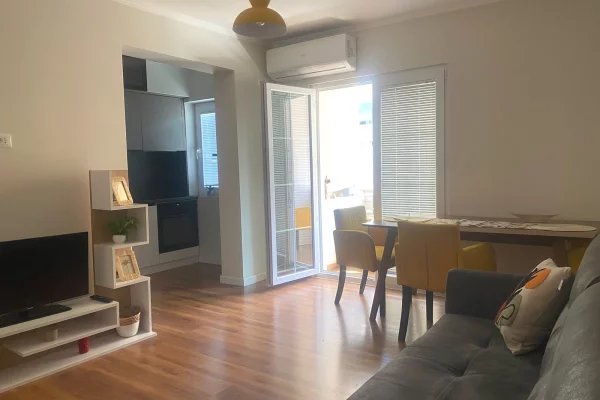 Shtepi ne shitje Apartament ne Tirane, 1+1, Mobilimi E mobiluar, Pagesa 14,500,000  Leke.