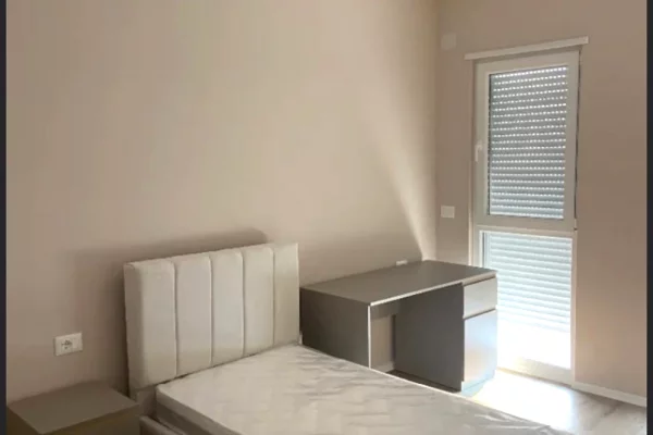 Shtepi me qera Apartament ne Tirane, 2+1, Mobilimi E mobiluar, Pagesa 550  Euro.
