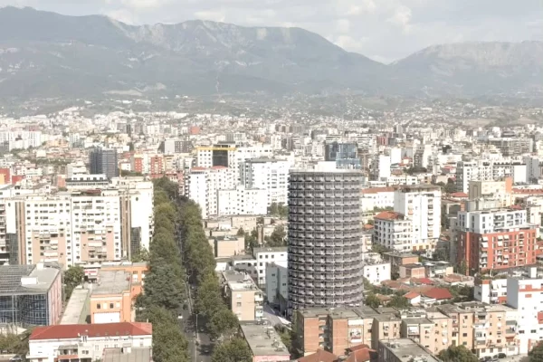 Shtepi ne shitje Apartament ne Tirane, 2+1, Mobilimi Bosh, pa mobiluar, Pagesa 23,978,400  Leke.