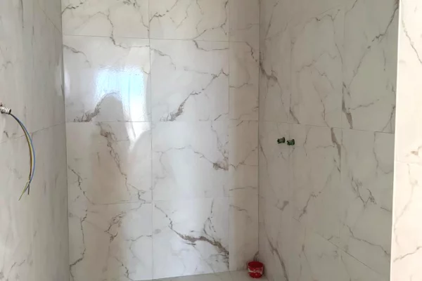 Shtepi ne shitje Apartament ne Tirane, 2+1, Mobilimi Bosh, pa mobiluar, Pagesa 149,000  Euro.