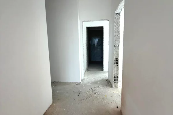 Shtepi ne shitje Apartament ne Tirane, 2+1, Mobilimi Bosh, pa mobiluar, Pagesa 149,000  Euro.
