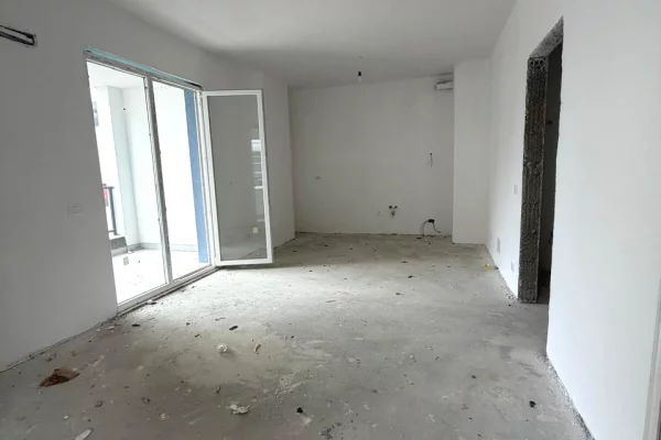 Shtepi ne shitje Apartament ne Tirane, 2+1, Mobilimi Bosh, pa mobiluar, Pagesa 169,084  Euro.
