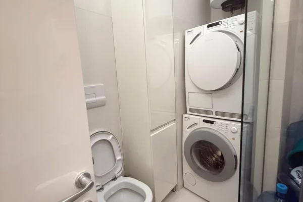 Shtepi ne shitje Apartament ne Tirane, 2+1, Mobilimi E mobiluar, Pagesa 330,000  Euro.