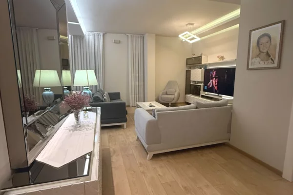 Shtepi ne shitje Apartament ne Tirane, 2+1, Mobilimi E mobiluar, Pagesa 330,000  Euro.