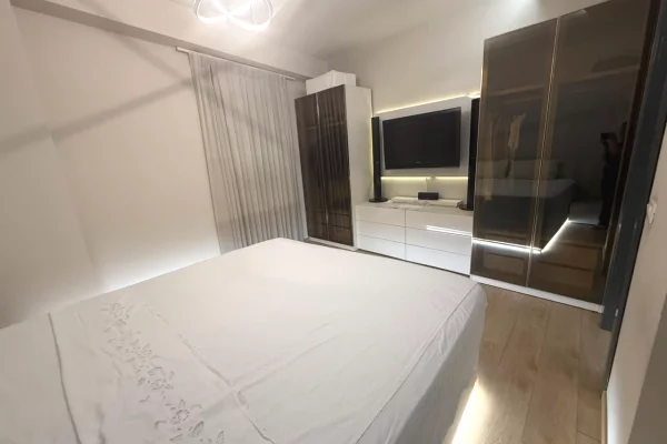 Shtepi ne shitje Apartament ne Tirane, 2+1, Mobilimi E mobiluar, Pagesa 330,000  Euro.