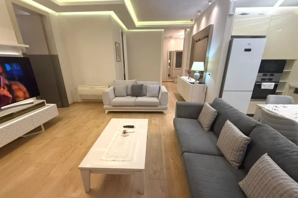 Shtepi ne shitje Apartament ne Tirane, 2+1, Mobilimi E mobiluar, Pagesa 330,000  Euro.