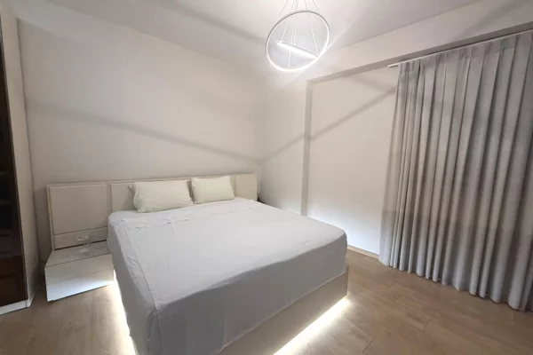 Shtepi ne shitje Apartament ne Tirane, 2+1, Mobilimi E mobiluar, Pagesa 330,000  Euro.