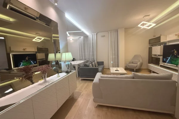 Shtepi ne shitje Apartament ne Tirane, 2+1, Mobilimi E mobiluar, Pagesa 330,000  Euro.