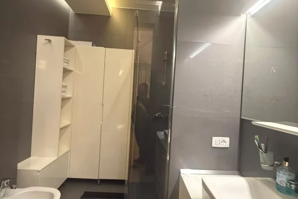 Shtepi ne shitje Apartament ne Tirane, 2+1, Mobilimi E mobiluar, Pagesa 330,000  Euro.