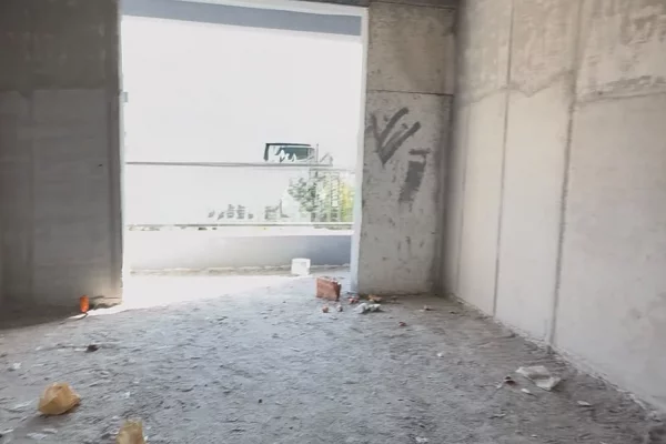 Shtepi ne shitje Apartament ne Tirane, 2+1, Mobilimi Bosh, pa mobiluar, Pagesa 171,275  Euro.