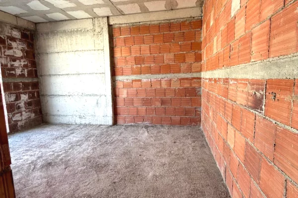 Shtepi ne shitje Apartament ne Tirane, 1+1, Mobilimi Bosh, pa mobiluar, Pagesa 11,052,000  Leke.