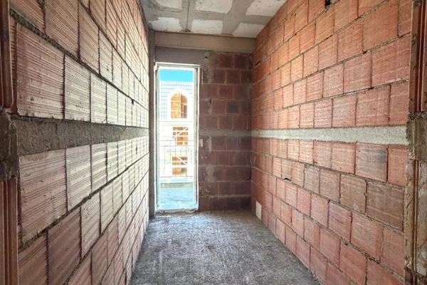 Shtepi ne shitje Apartament ne Tirane, 3+1, Mobilimi Bosh, pa mobiluar, Pagesa 26,843,400  Leke.