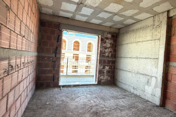 Shtepi ne shitje Apartament ne Tirane, 3+1, Mobilimi Bosh, pa mobiluar, Pagesa 26,843,400  Leke.