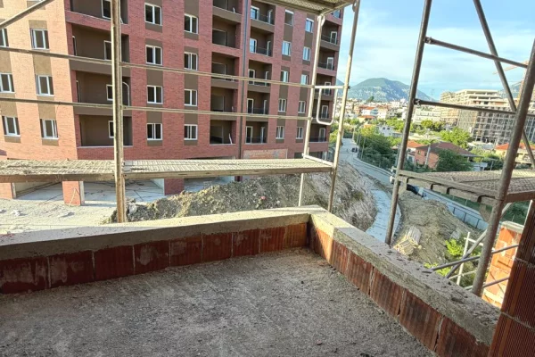 Shtepi ne shitje Apartament ne Tirane, 1+1, Mobilimi Bosh, pa mobiluar, Pagesa 69,479  Euro.