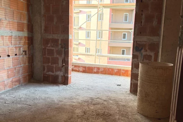 Shtepi ne shitje Apartament ne Tirane, 1+1, Mobilimi Bosh, pa mobiluar, Pagesa 69,479  Euro.