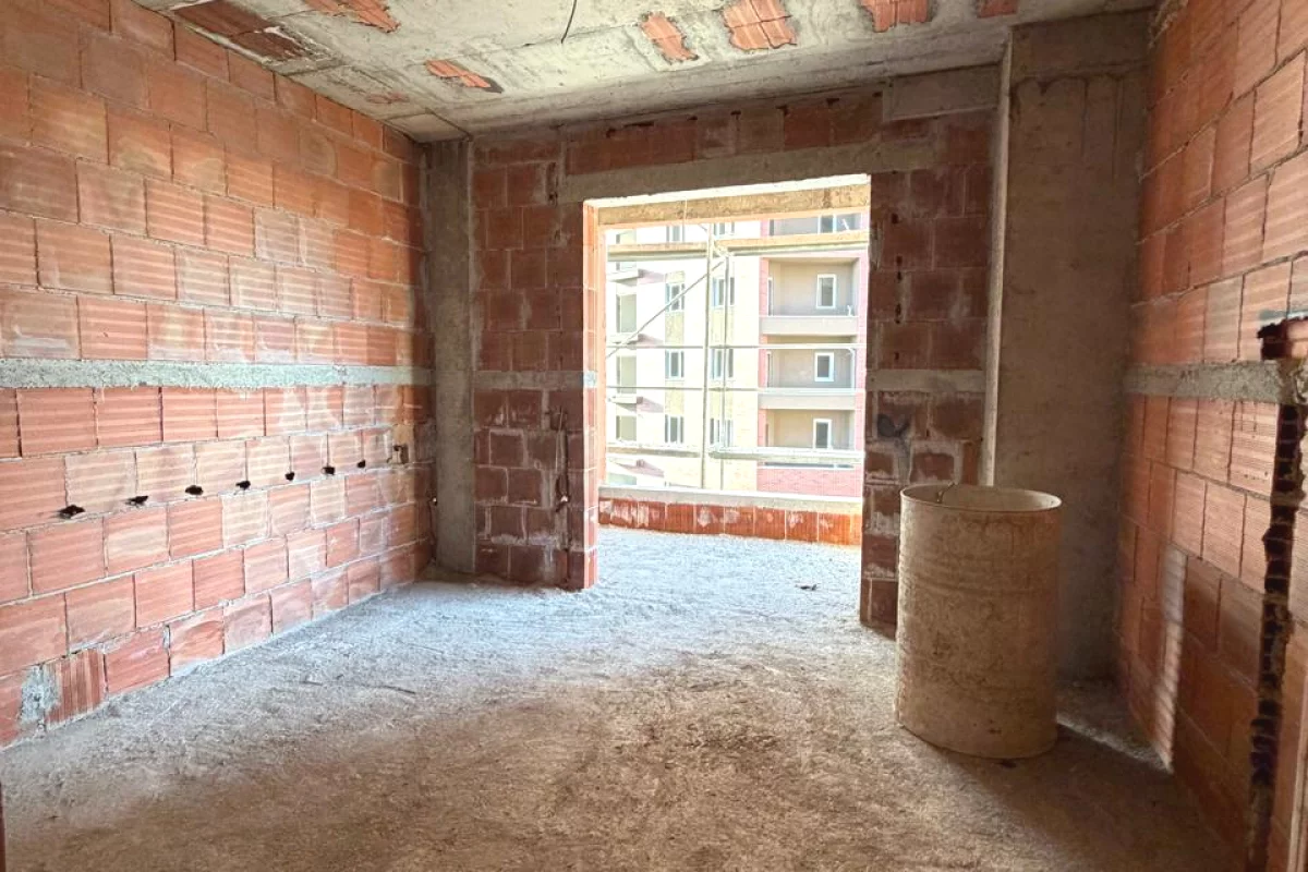 Shtepi ne shitje Apartament ne Tirane, 1+1, Mobilimi Bosh, pa mobiluar, Pagesa 69,479  Euro.