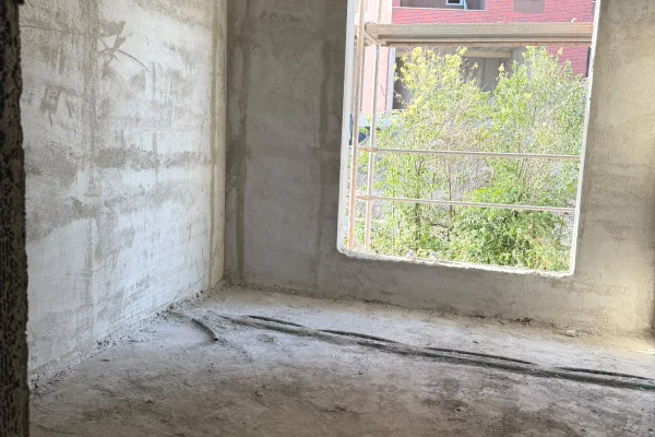 Shtepi ne shitje Apartament ne Tirane, 2+1, Mobilimi Bosh, pa mobiluar, Pagesa 11,049,500  Leke.