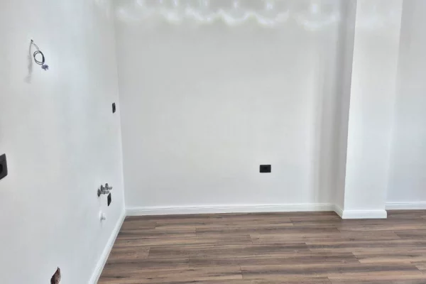 Shtepi ne shitje Apartament ne Tirane, 2+1, Mobilimi Bosh, pa mobiluar, Pagesa 18,000,000  Leke.