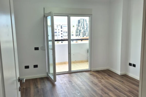 Shtepi ne shitje Apartament ne Tirane, 2+1, Mobilimi Bosh, pa mobiluar, Pagesa 18,000,000  Leke.