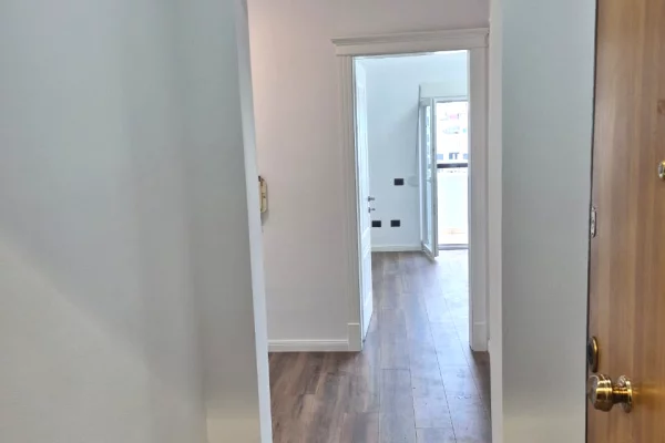 Shtepi ne shitje Apartament ne Tirane, 2+1, Mobilimi Bosh, pa mobiluar, Pagesa 18,000,000  Leke.