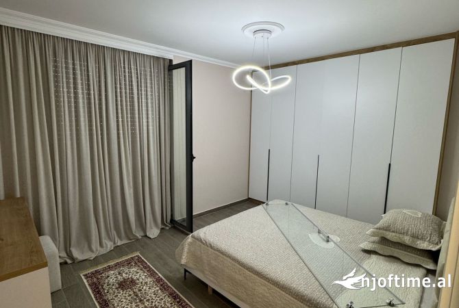 Shtepi me qera Apartament ne Tirane, 2+1, Mobilimi E mobiluar, Pagesa 750  Euro.