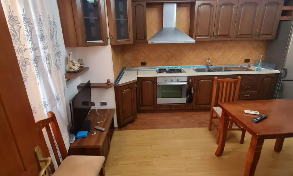Shtepi me qera Apartament ne Tirane, 1+1, Mobilimi E mobiluar, Pagesa 45,000  Leke.