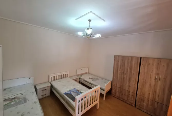 Shtepi me qera Apartament ne Tirane, 1+1, Mobilimi E mobiluar, Pagesa 45,000  Leke.
