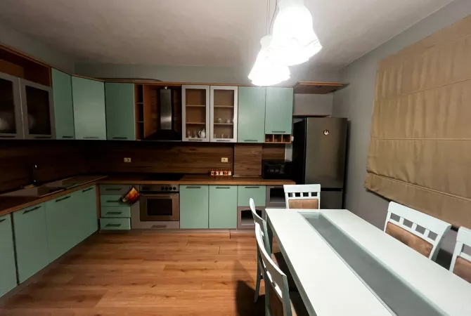 Shtepi me qera Apartament ne Tirane, 2+1, Mobilimi E mobiluar, Pagesa 65,000  Leke.