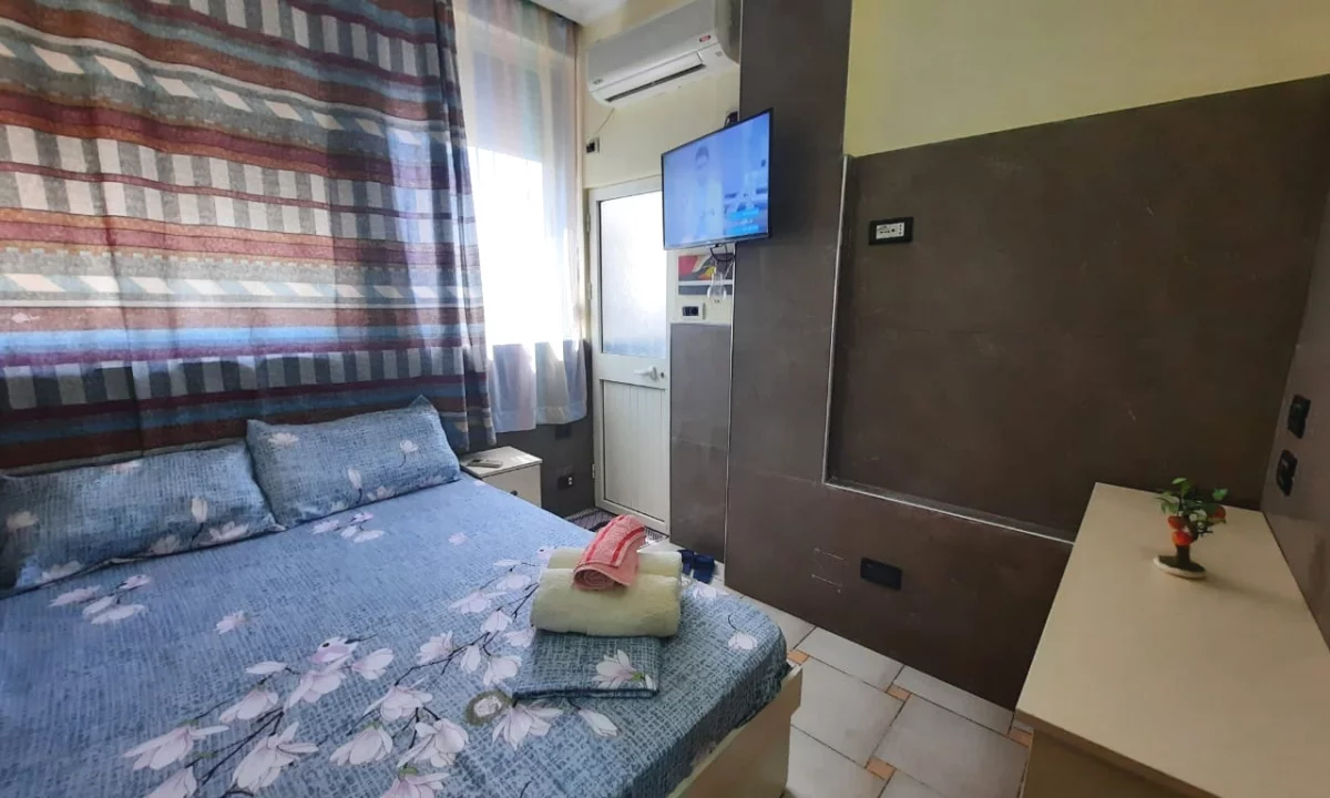 Shtepi me qera Apartament ne Tirane, Garsoniere, Mobilimi E mobiluar, Pagesa 37,000  Leke.