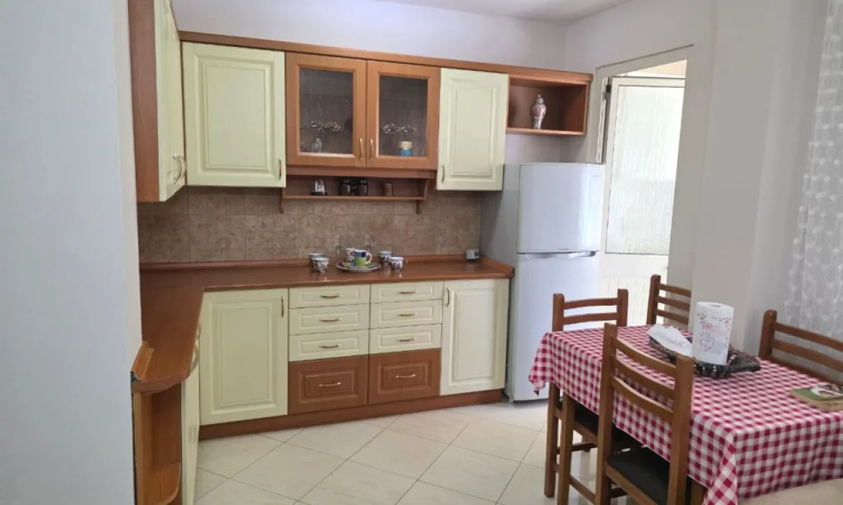 Shtepi me qera Apartament ne Tirane, 2+1, Mobilimi E mobiluar, Pagesa 50,000  Leke.