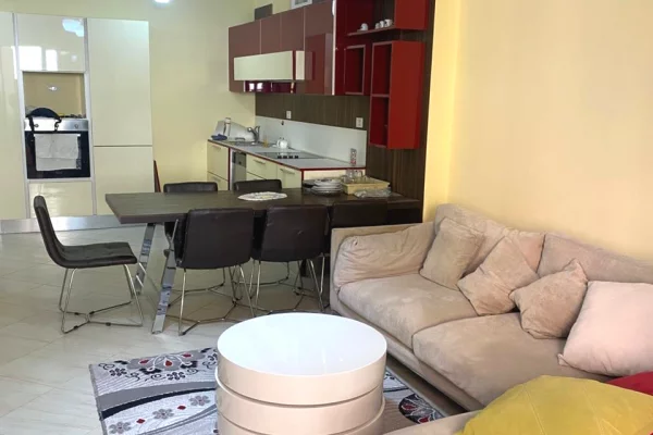 Apartament 2+1+2 me qera ,Liqeni i Thate