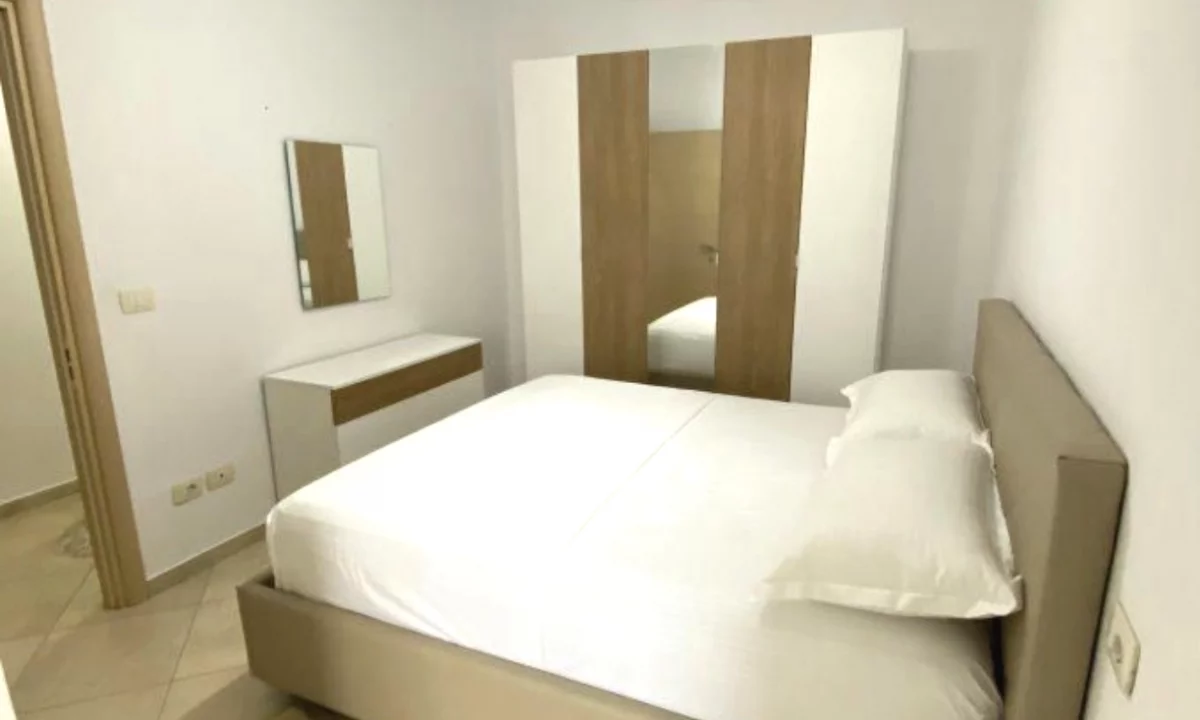 Shtepi me qera Apartament ne Tirane, 2+1, Mobilimi E mobiluar, Pagesa 470  Euro.