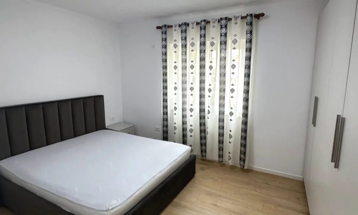 Shtepi me qera Apartament ne Tirane, 2+1, Mobilimi E mobiluar, Pagesa 60,000  Leke.