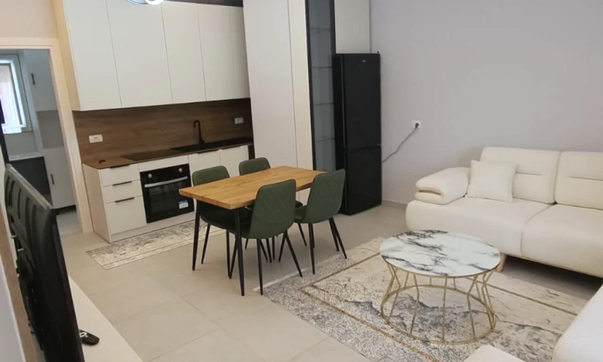 Appartamento in affitto a Tirana 2+1, Arredato
