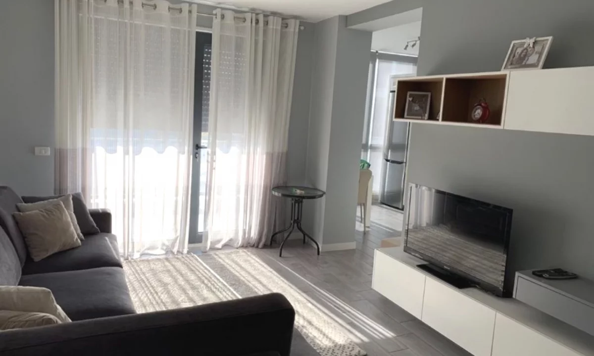 Shtepi me qera Apartament ne Tirane, 2+1, Mobilimi E mobiluar, Pagesa 65,000  Leke.