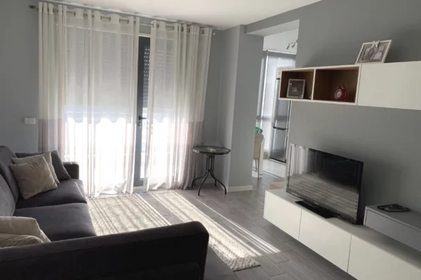 Shtepi me qera 2+1 ne Tirane - 65,000 Leke