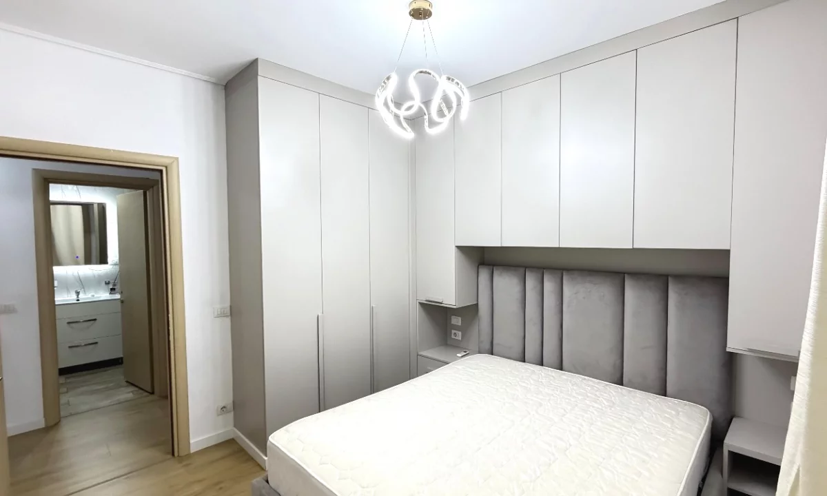 Shtepi me qera Apartament ne Tirane, 2+1, Mobilimi E mobiluar, Pagesa 65,000  Leke.