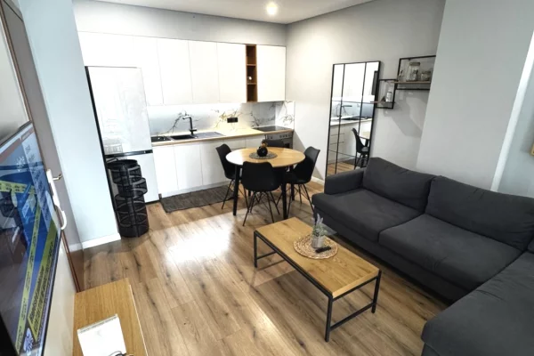 Apartament 2+1 me qera ,prane Deliorgjit!