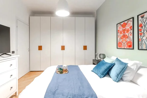 Apartament 1+1 me qera ,prane Pazarit te Ri