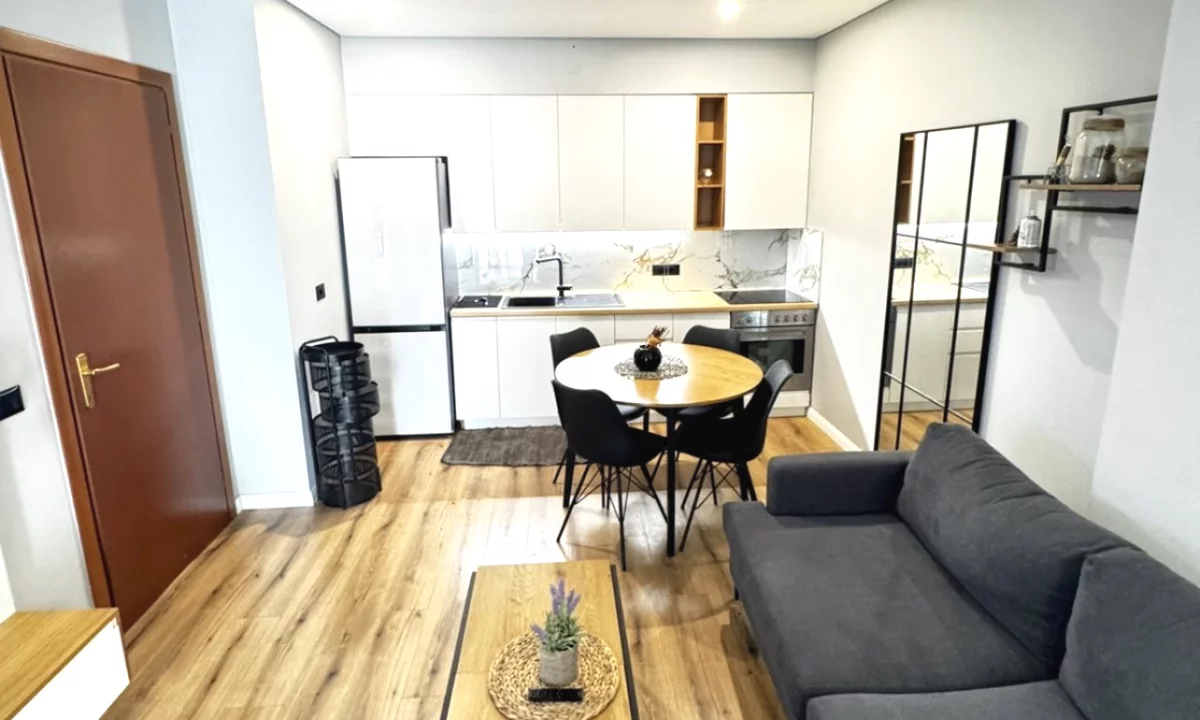 Shtepi me qera Apartament ne Tirane, 2+1, Mobilimi E mobiluar, Pagesa 650  Euro.