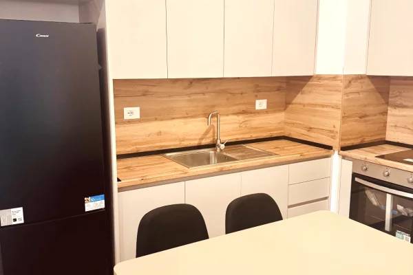 Shtepi me qera 1+1 ne Tirane - 43,000 Leke