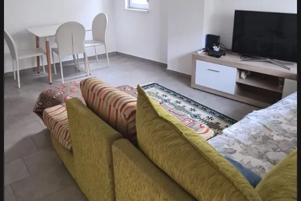 Shtepi me qera 1+1 ne Tirane - 50,000 Leke