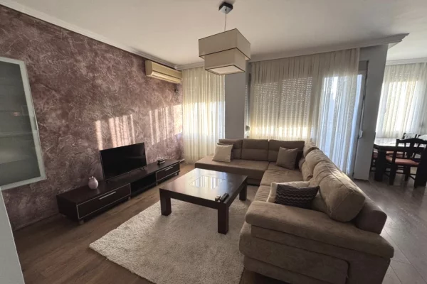 Shtepi me qera 2+1 ne Tirane - 75,000 Leke