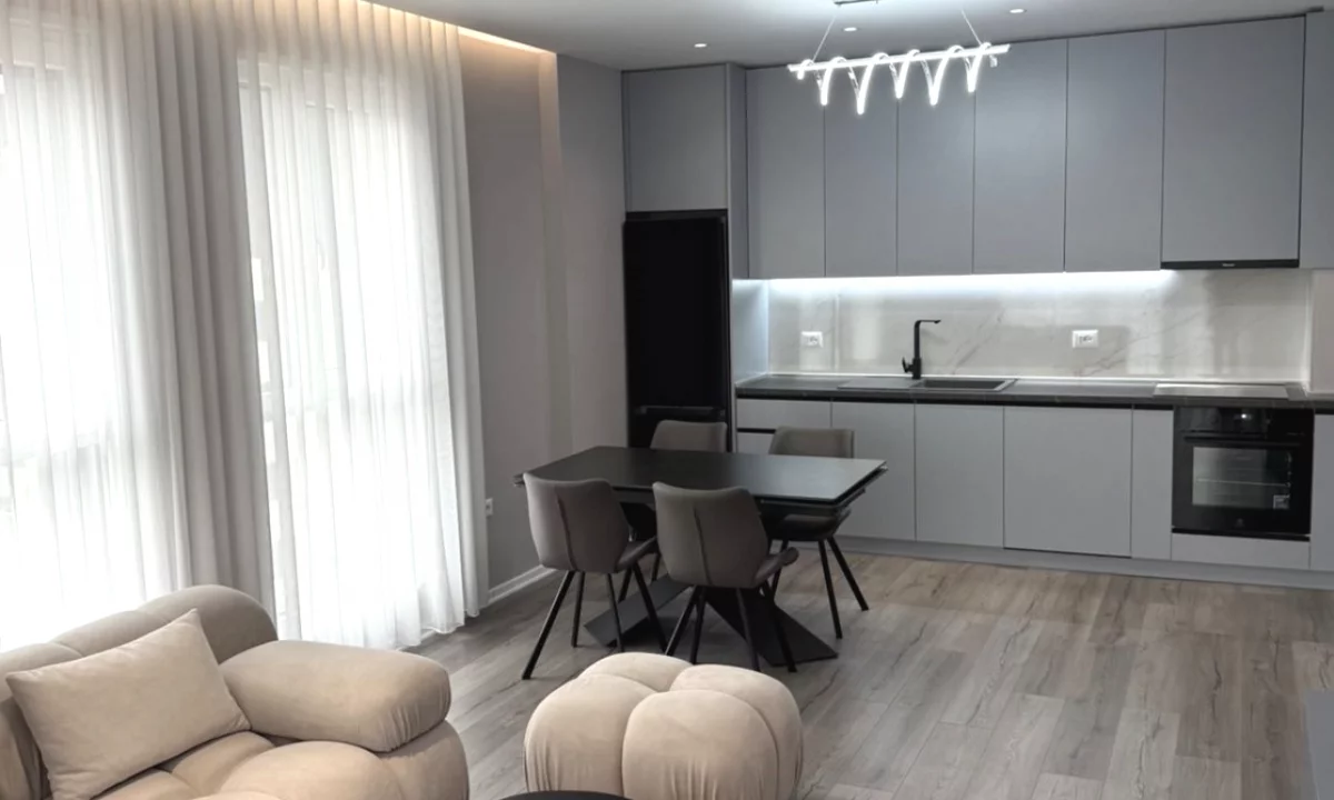 Appartamento in affitto a Tirana 2+1, Arredato