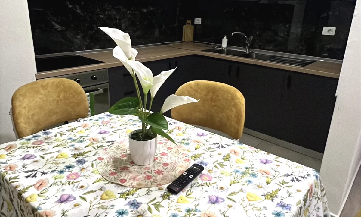 Shtepi me qera Apartament ne Tirane, 2+1, Mobilimi E mobiluar, Pagesa 60,000  Leke.