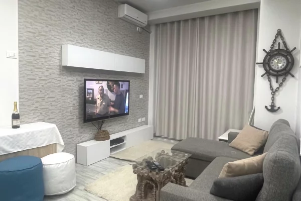 Shtepi me qera 1+1 ne Tirane - 63,000 Leke