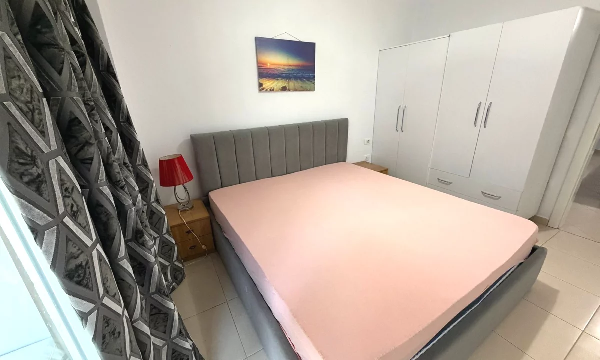 Shtepi me qera Apartament ne Tirane, 2+1, Mobilimi E mobiluar, Pagesa 50,000  Leke.